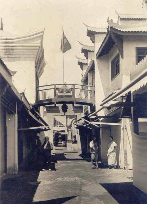 Fotografía del pueblo oriental en la Exposición Universal de Barcelona