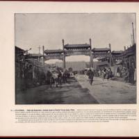 CHINA - Calle del Emperador, tomada desde la Puerta de Tciene-mene. Pekín